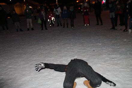 Taniec breakdance w wykonaniu uczestnika